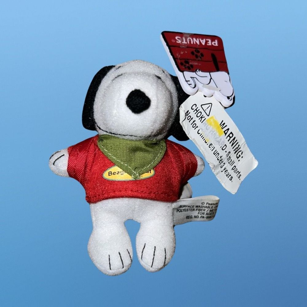 NWT 2015 Snoopy Beagle Scout Plush with Backpack Keyring
